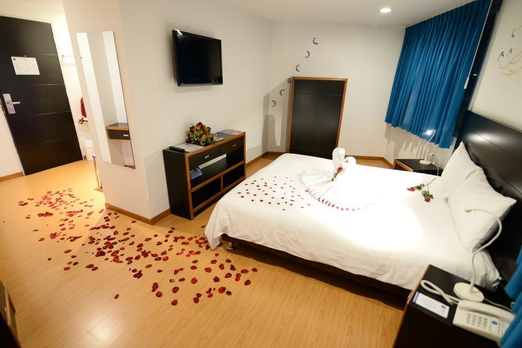 מניזאלס Benidorm Hotel מראה חיצוני תמונה