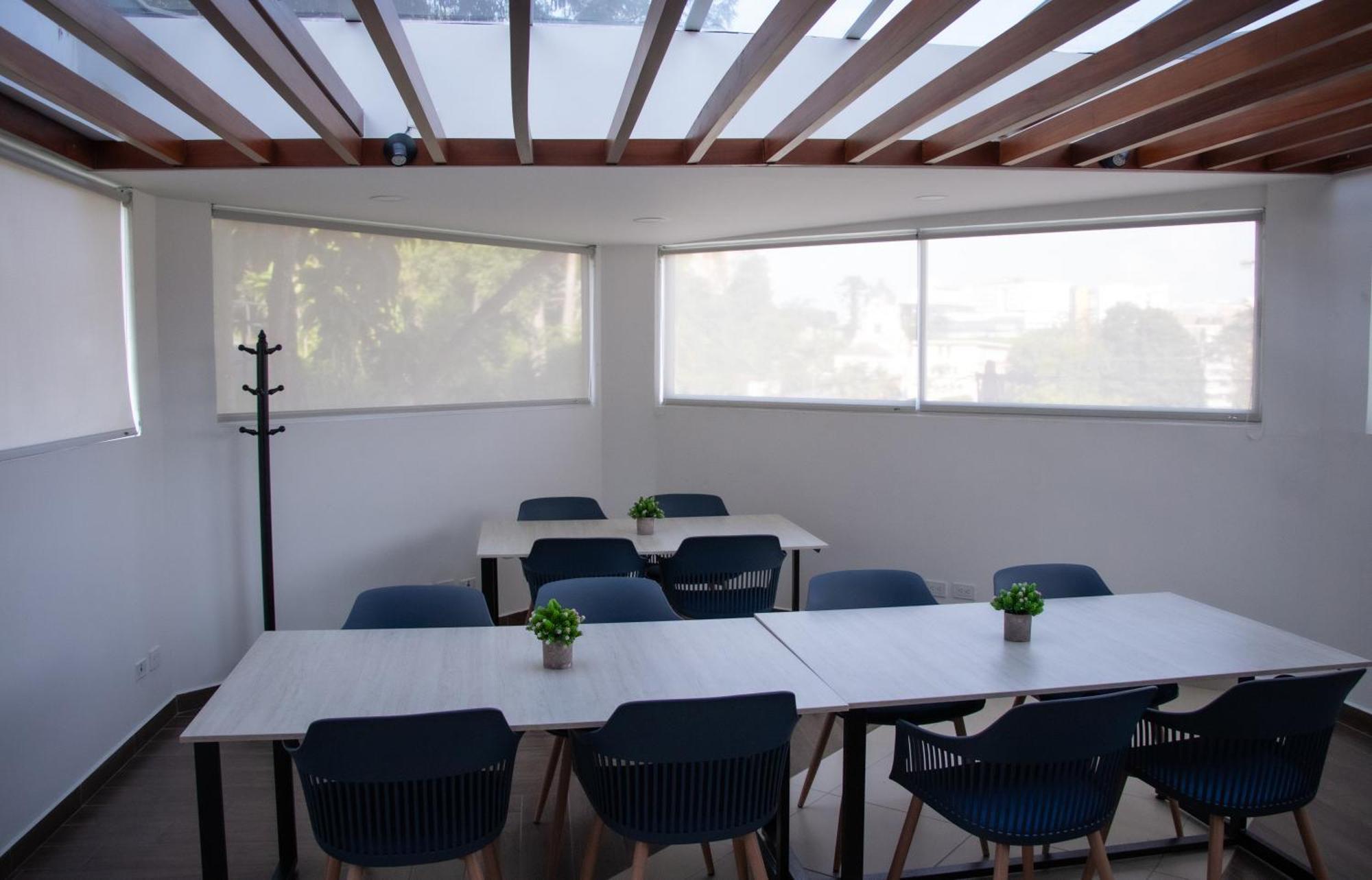 מניזאלס Benidorm Hotel מראה חיצוני תמונה