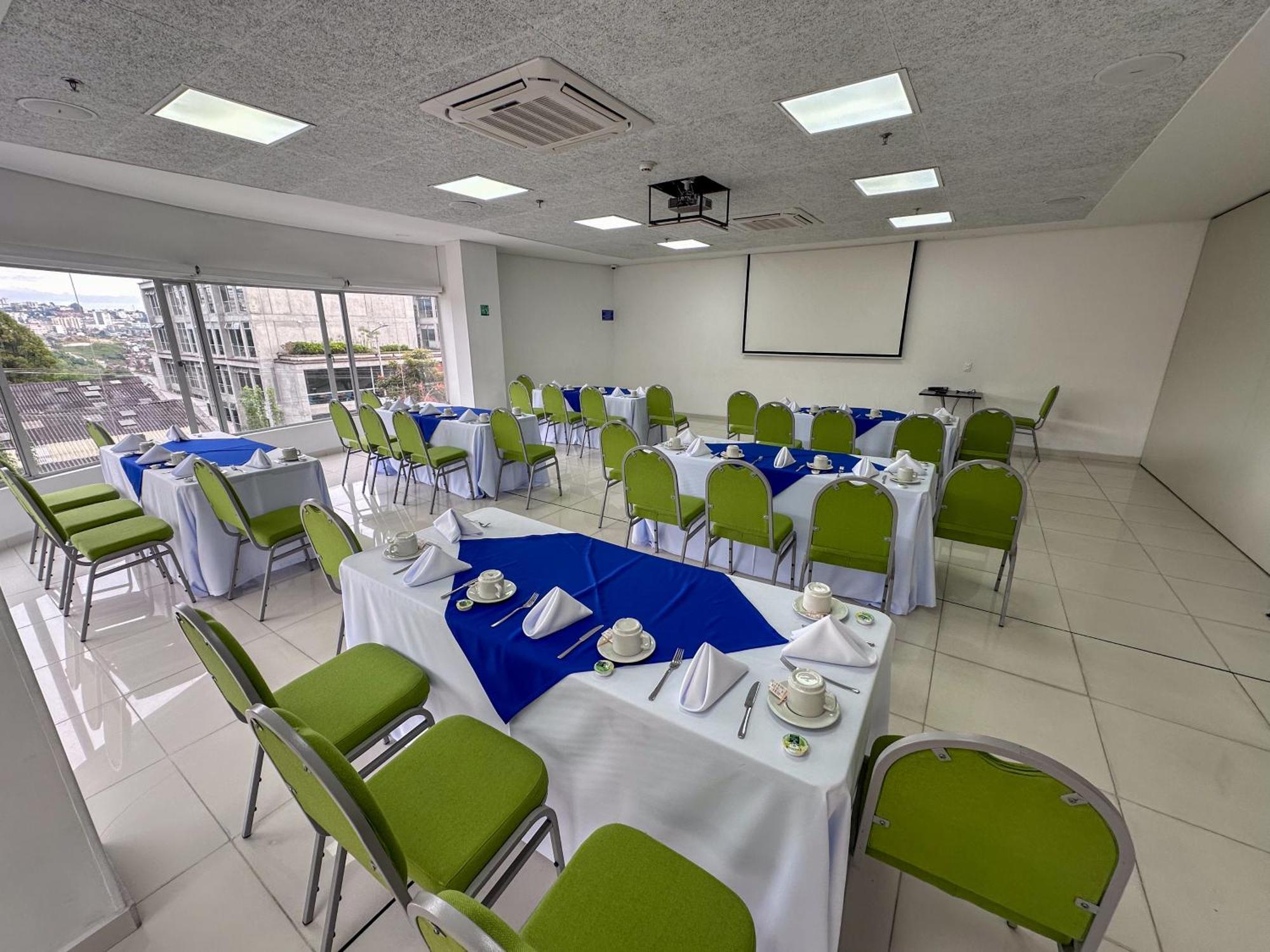 מניזאלס Benidorm Hotel מראה חיצוני תמונה