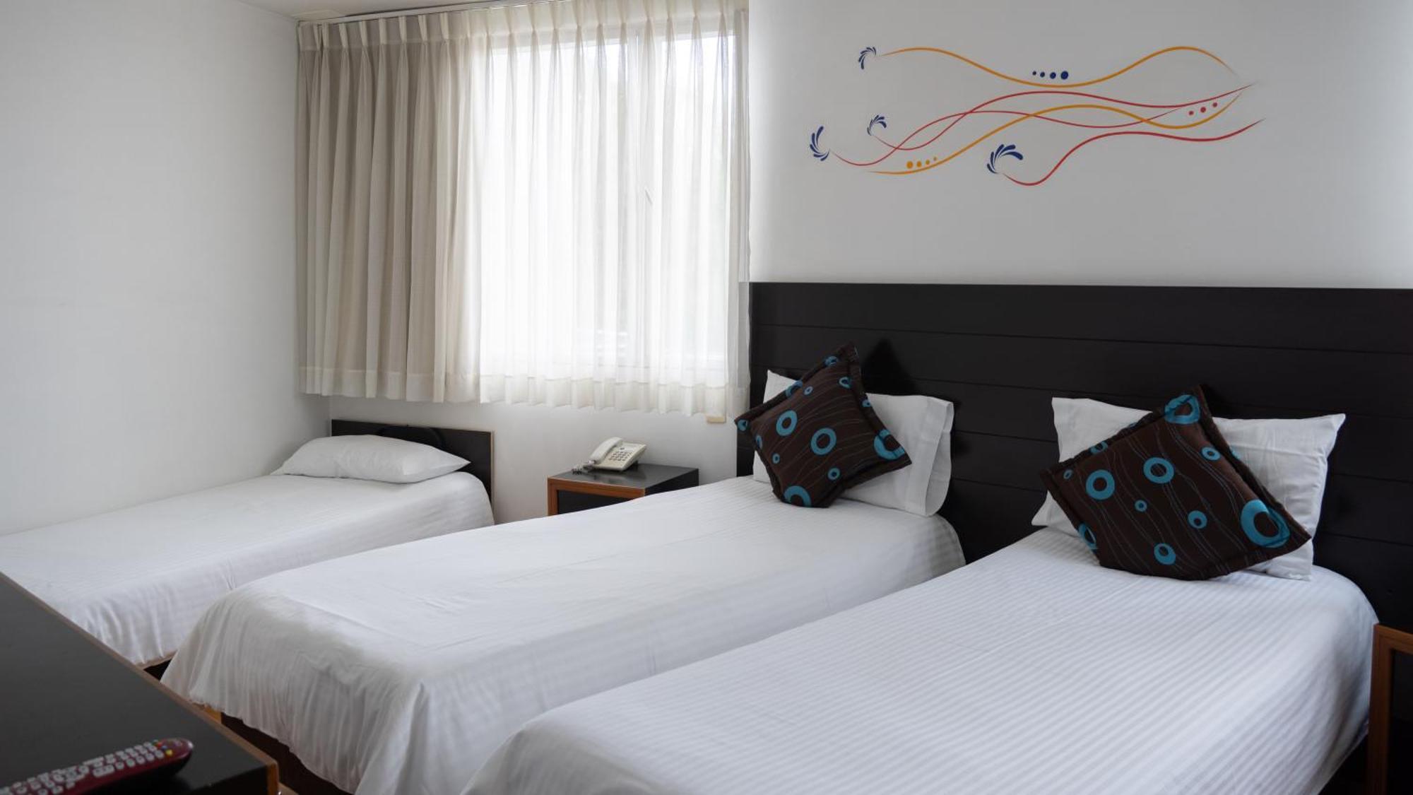מניזאלס Benidorm Hotel מראה חיצוני תמונה