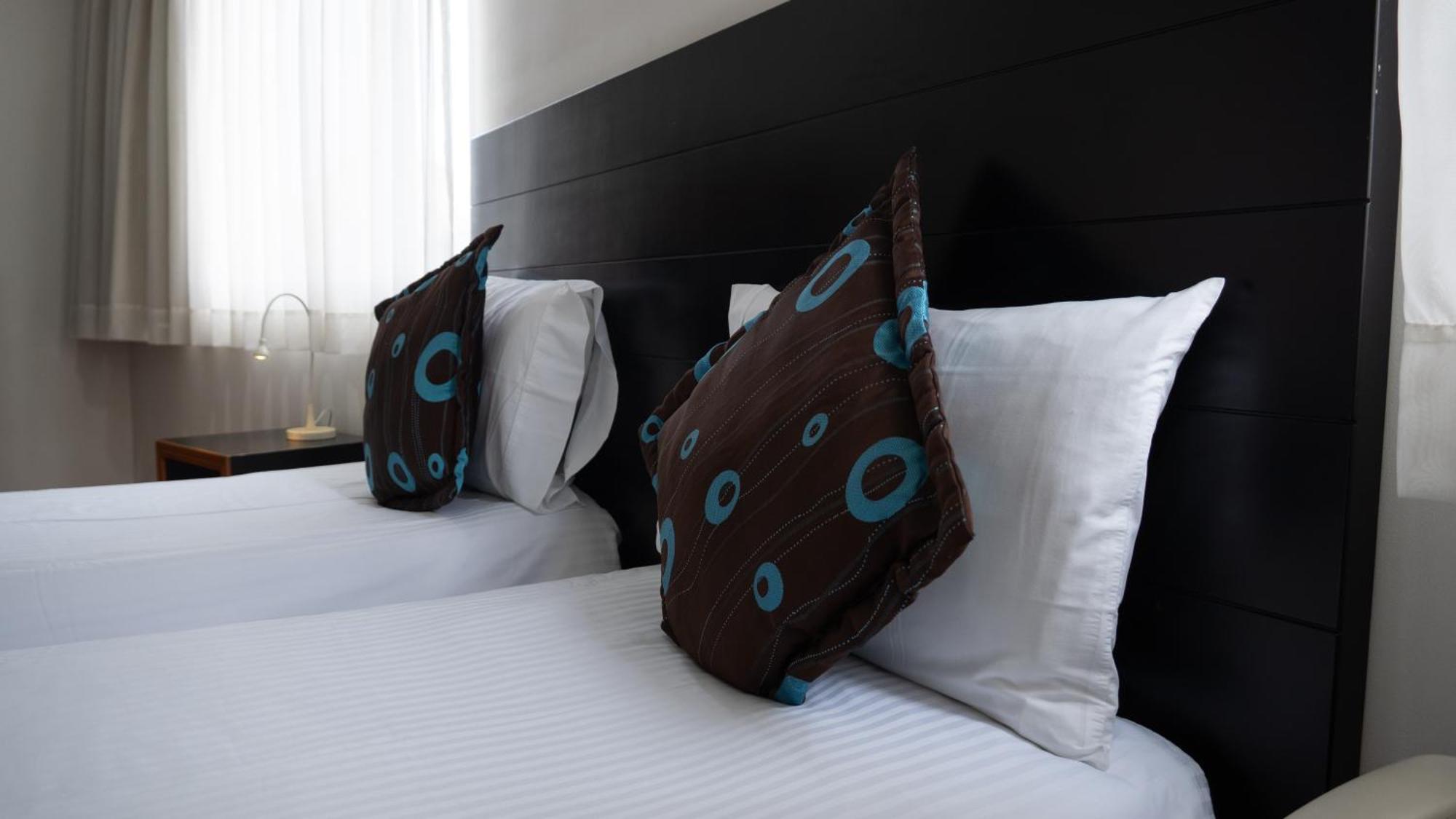 מניזאלס Benidorm Hotel מראה חיצוני תמונה