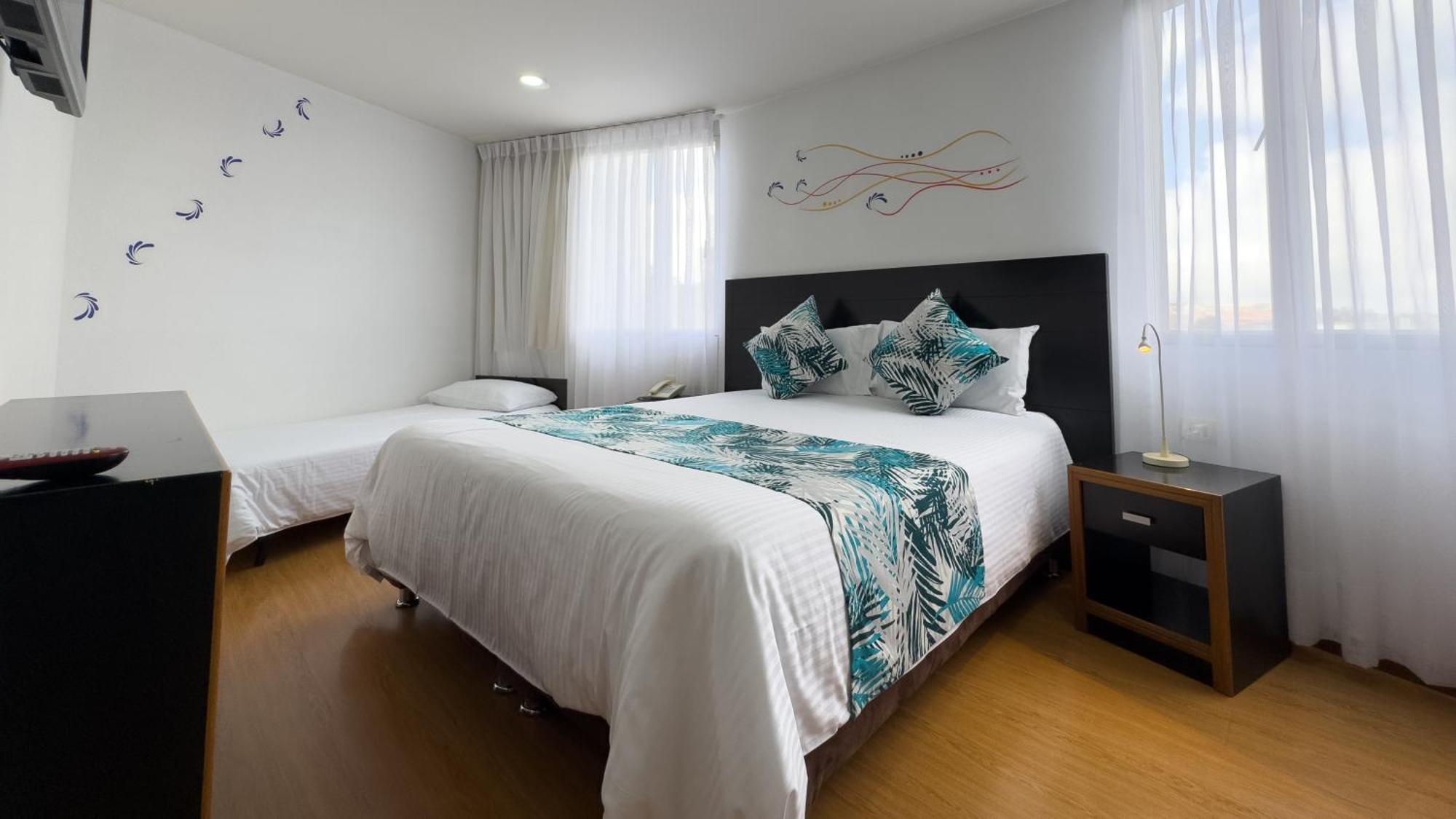 מניזאלס Benidorm Hotel מראה חיצוני תמונה