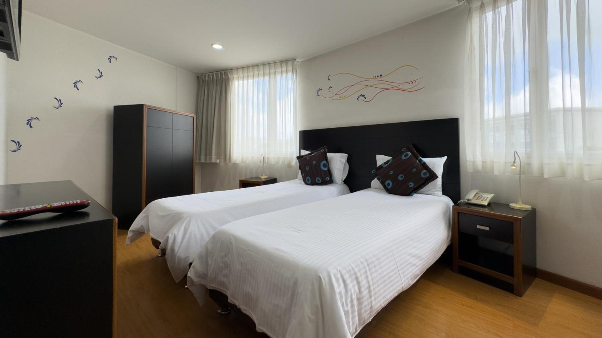מניזאלס Benidorm Hotel מראה חיצוני תמונה