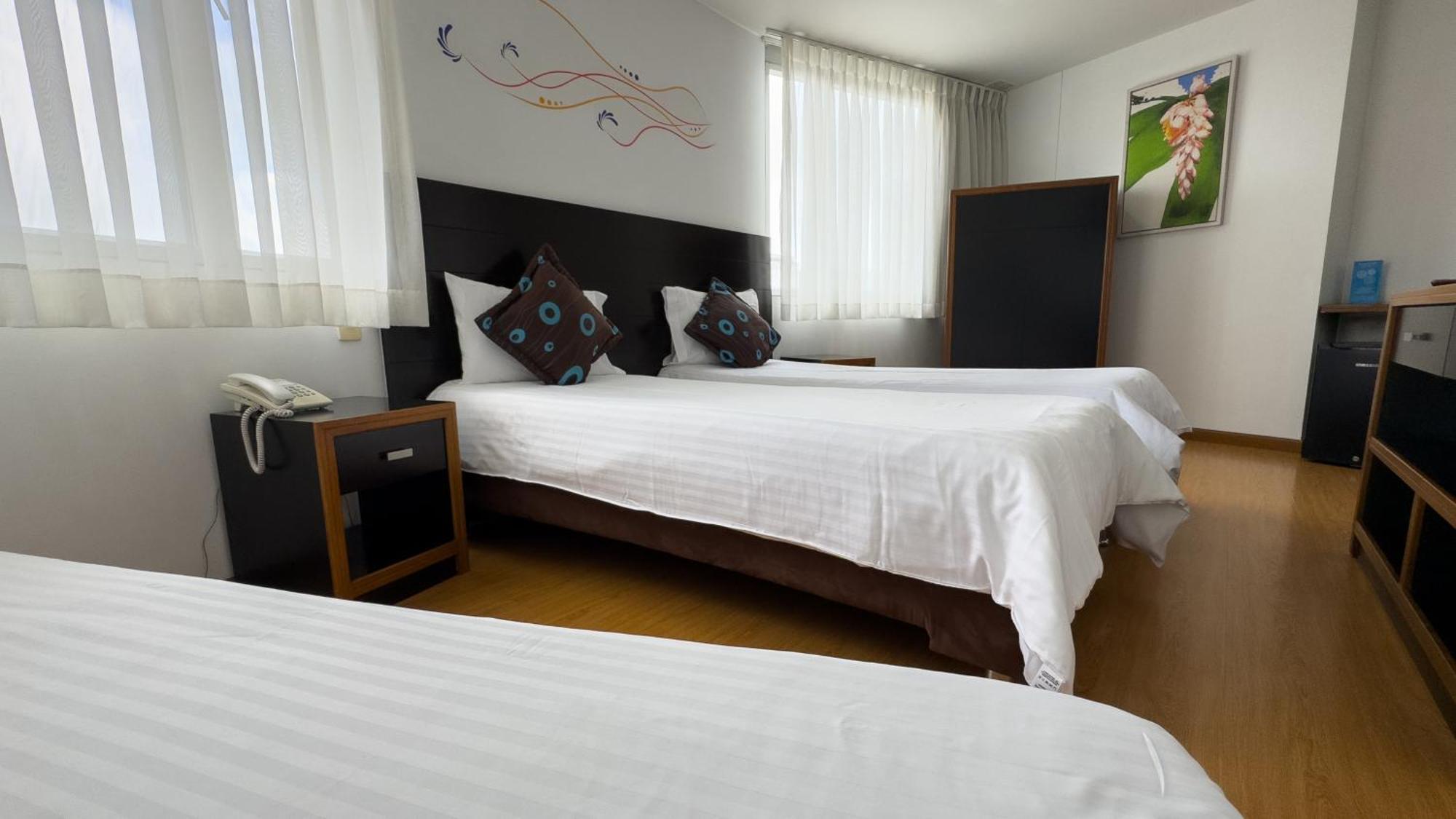 מניזאלס Benidorm Hotel מראה חיצוני תמונה