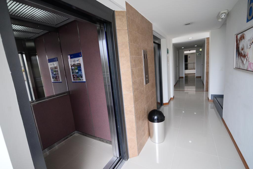 מניזאלס Benidorm Hotel מראה חיצוני תמונה