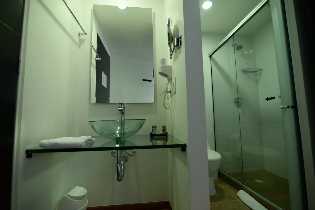 מניזאלס Benidorm Hotel מראה חיצוני תמונה