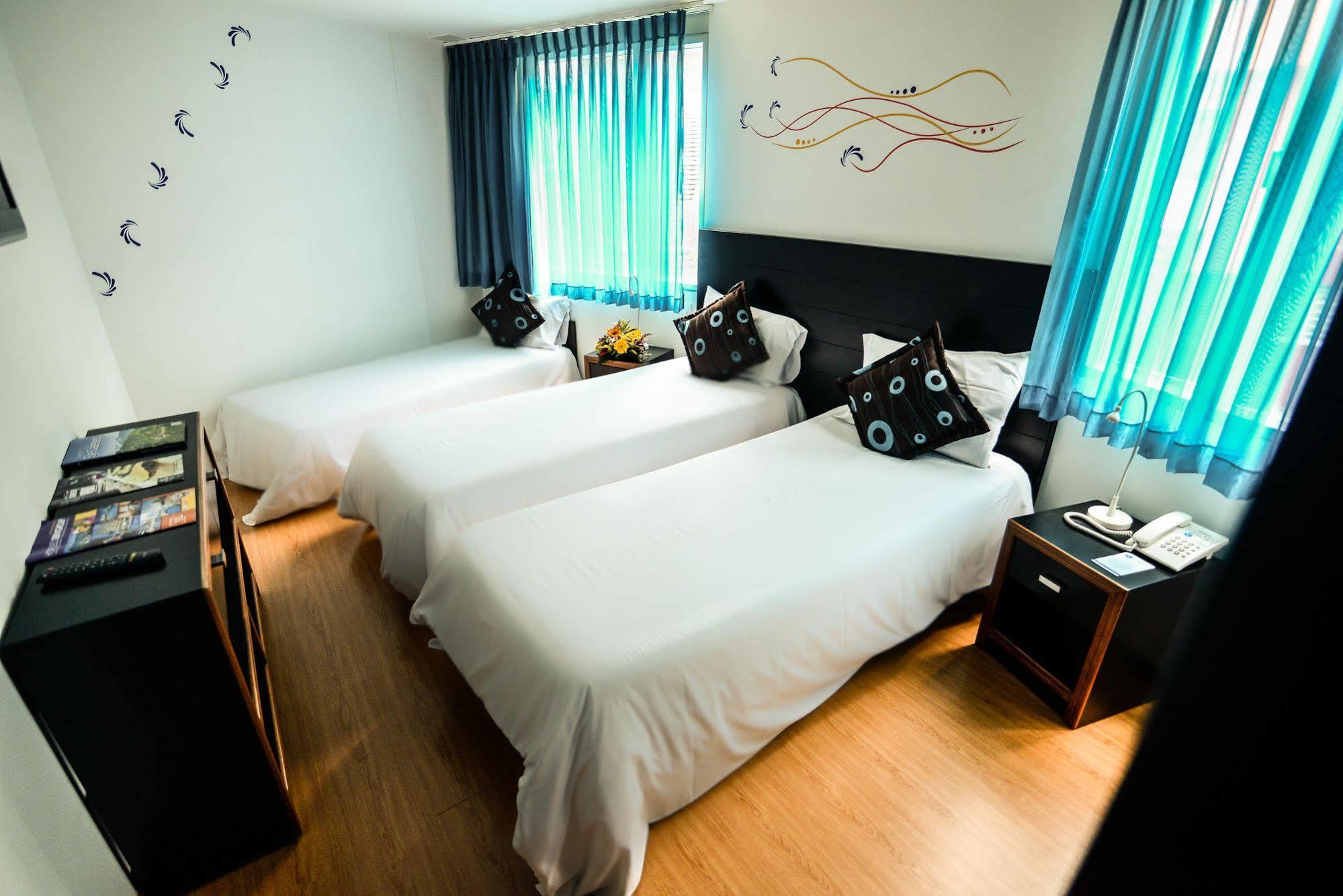 מניזאלס Benidorm Hotel מראה חיצוני תמונה